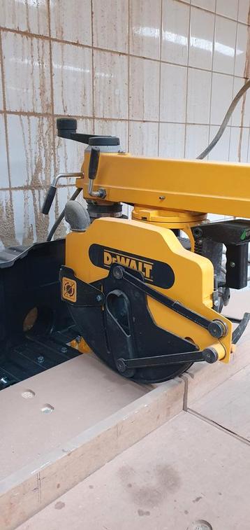 DeWalt DW721KN Radiaalzaag 2000W + Tafel & Nieuw Zaagblad beschikbaar voor biedingen