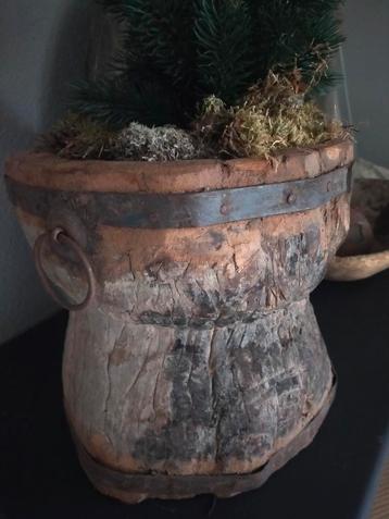 Oude houten vijzel / pot  beschikbaar voor biedingen