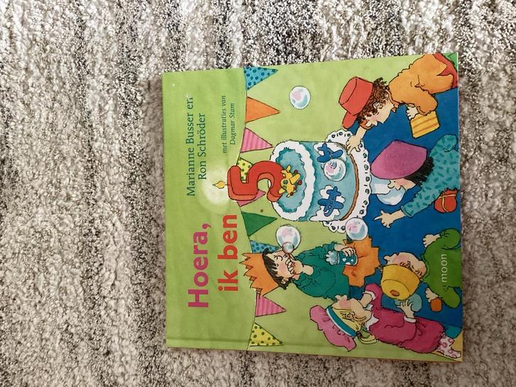 Hoera, ik ben 5! - Busser & Schröder, Boeken, Kinderboeken | Baby's en Peuters, Zo goed als nieuw, 3 tot 4 jaar, Ophalen of Verzenden