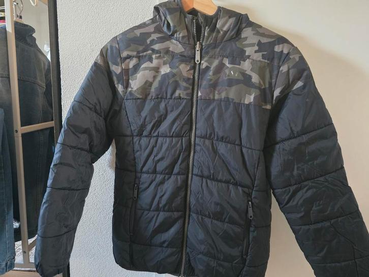 Jongensjas 146/152 - Legerprint/Zwart - Dubbelzijdig, Kinderen en Baby's, Kinderkleding | Maat 146, Gebruikt, Jongen, Jas, Ophalen of Verzenden
