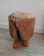 Kruk hout geit bruin 40 cm - houten krukje geitenhuid huid, Huis en Inrichting, Ophalen of Verzenden, Zo goed als nieuw, Hout