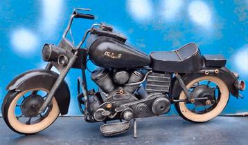 Motor. Model. Metaal.  Lengte 37 cm. beschikbaar voor biedingen