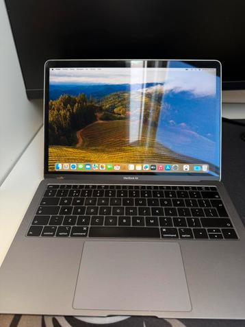 Macbook Air 2018 / i5 / 8GB RAM / 128GB SSD beschikbaar voor biedingen