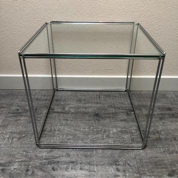 Max Sauze Isocele bijzettafel chroom met glazen blad beschikbaar voor biedingen