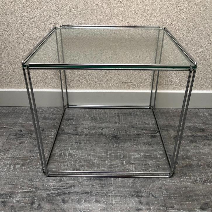 Max Sauze Isocele bijzettafel chroom met glazen blad, Huis en Inrichting, Tafels | Bijzettafels, Gebruikt, Vierkant, Minder dan 45 cm