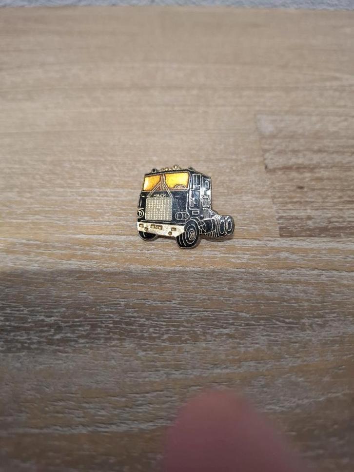 Pin Mack Cruiseliner Truck, Verzamelen, Speldjes, Pins en Buttons, Nieuw, Speldje of Pin, Transport, Ophalen of Verzenden