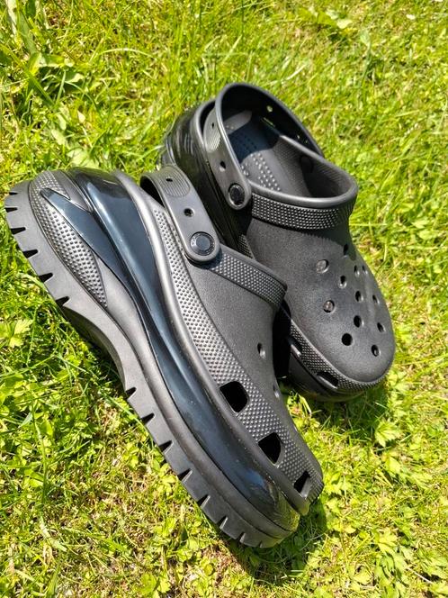 Classic Mega Crush Clog crocs 41/42, Kleding | Dames, Schoenen, Zo goed als nieuw, Instappers, Zwart, Ophalen of Verzenden