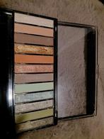 Max & More Oogschaduw Palette + Kwasten, Gebruikt, Ophalen of Verzenden, Make-up, Overige kleuren