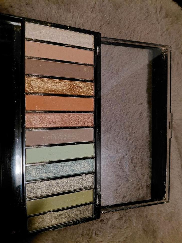 Max & More Oogschaduw Palette + Kwasten, Sieraden, Tassen en Uiterlijk, Uiterlijk | Cosmetica en Make-up, Gebruikt, Make-up, Ogen