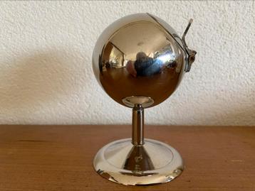 Space age asbak op voet beschikbaar voor biedingen