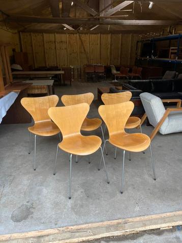 Arne Jacobsen Fritz Hansen series 7 vlinderstoelen design beschikbaar voor biedingen
