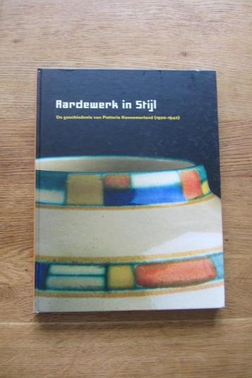 Aardewerk in Stijl beschikbaar voor biedingen