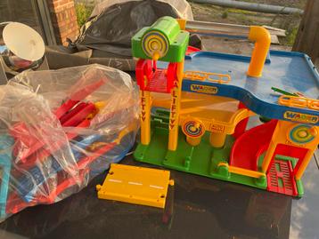 Wader Garage met accessoires beschikbaar voor biedingen
