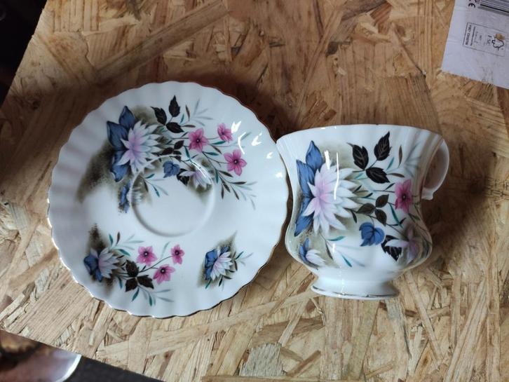 Kop en schotel Richmond Bone China. WD-18., Antiek en Kunst, Antiek | Porselein, Ophalen of Verzenden