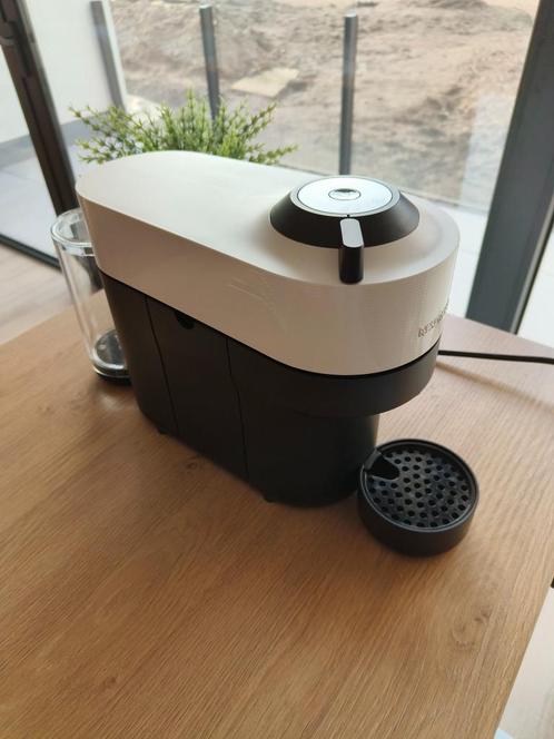 Nespresso Vertuo koffiemachine, Witgoed en Apparatuur, Koffiezetapparaten, Zo goed als nieuw, Koffiepads en cups, Espresso apparaat