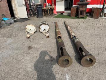 Antieke oude gietijzeren straat lantaarnpalen nog 2 stuks beschikbaar voor biedingen