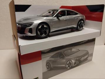 Audi E Tron silver line Bburago 1:18 KRD beschikbaar voor biedingen