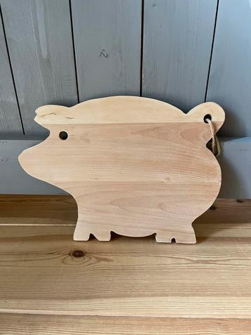 Houten borrelplank “varken” beschikbaar voor biedingen