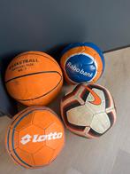 Set van 4 balken: 3 voetballen en 1 basketbal, Sport en Fitness, Voetbal, Ophalen of Verzenden, Gebruikt, Bal