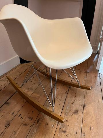 Vitra Eames RAR schommelstoel beschikbaar voor biedingen