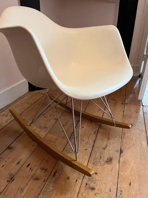 Vitra Eames RAR schommelstoel, Huis en Inrichting, Stoelen, Zo goed als nieuw, Eén, Wit, Ophalen of Verzenden