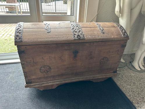 Antieke eiken houten hutkoffer smeedijzer beslag, Huis en Inrichting, Woonaccessoires | Kisten, Zo goed als nieuw, 75 cm of meer