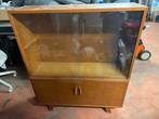 Houten retro kast met glazen schuifdeur, Huis en Inrichting, Ophalen, Minder dan 50 cm, Gebruikt, 100 tot 150 cm