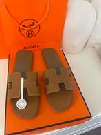 Hermès Oran Sandals, Kleding | Dames, Schoenen, Hermes, Ophalen of Verzenden, Nieuw, Bruin