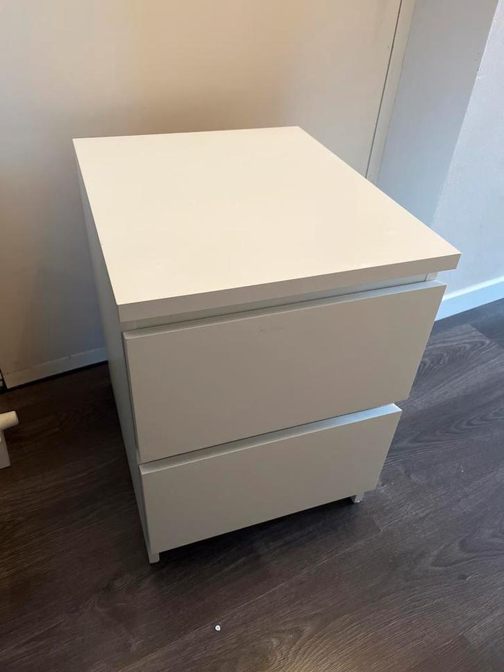 Ikea Malm nachtkastje - nette staat, Huis en Inrichting, Slaapkamer | Nachtkastjes, Zo goed als nieuw, Minder dan 55 cm, Minder dan 45 cm