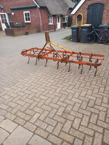Triltand cultivator beschikbaar voor biedingen