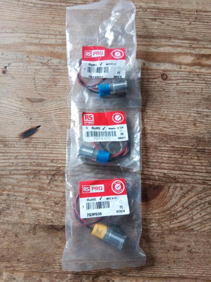 Rs pro 2x Blaauw en 1x geel led indicator, Hobby en Vrije tijd, Elektronica-componenten, Ophalen of Verzenden