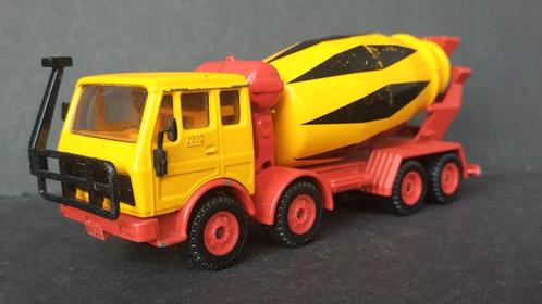 Mercedes Benz SK beton mixer Siku Pol, Hobby en Vrije tijd, Modelauto's | 1:50, Gebruikt, Bus of Vrachtwagen, SIKU, Ophalen of Verzenden