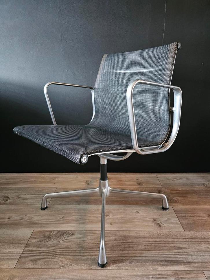 Vitra Eames EA108 Aluminium Stoel Netweave bekleding, Huis en Inrichting, Bureaustoelen, Gebruikt, Bureaustoel, Grijs, Ergonomisch