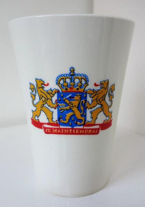 melkbeker / beker/ mok van Regout: Huwelijk Beatrix & Claus, Huis en Inrichting, Keuken | Servies, Zo goed als nieuw, Kop(pen) en/of Schotel(s)