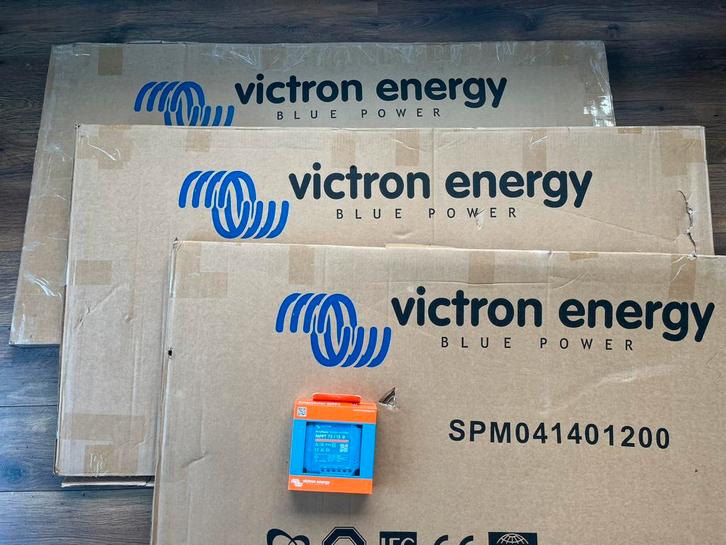 Victron blue solar 140W panelen (3x), Caravans en Kamperen, Camper-accessoires, Nieuw, Ophalen of Verzenden