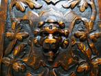Ornament / paneel in reliëf floraal houtgesneden leeuwenkop, Ophalen of Verzenden