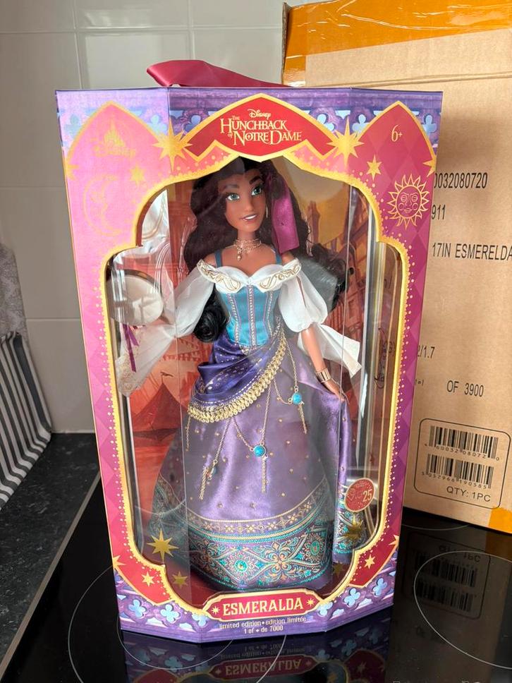 Disney limited esmeralda notre dame doll, Verzamelen, Poppen, Zo goed als nieuw, Pop, Ophalen of Verzenden