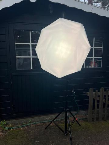 FalconEyes LHD-B928 Softbox Lamp — krachtige studiolamp beschikbaar voor biedingen