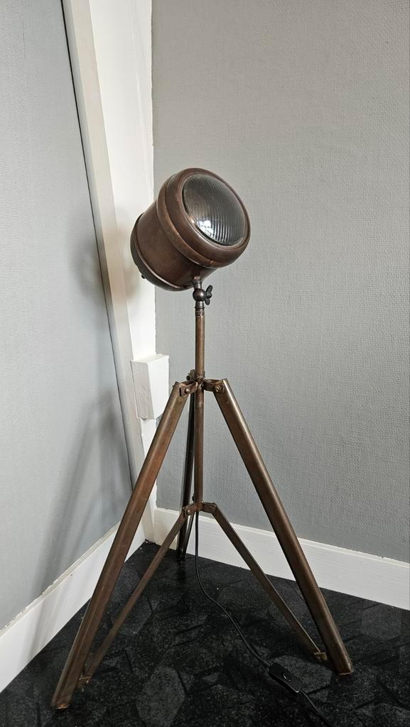 Industriële Tripod Lamp van brons, Huis en Inrichting, Lampen | Vloerlampen, Zo goed als nieuw, Minder dan 100 cm, Glas, Metaal