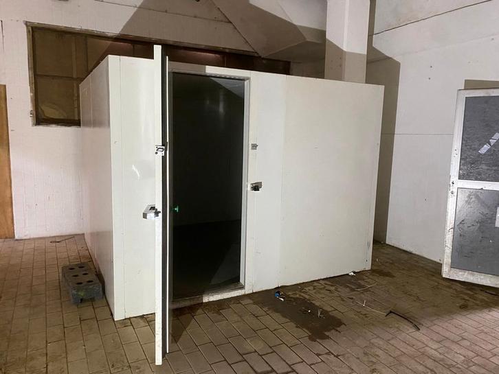 2 koelcellen te koop met bijna nieuwe koelmotoren, Zakelijke goederen, Horeca | Keukenapparatuur, Koelen en Vriezen, Ophalen