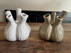 Tulpenvaas wit en beige (nieuw), Huis en Inrichting, Woonaccessoires | Vazen, Ophalen, Nieuw, Wit, Minder dan 50 cm