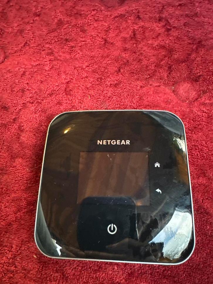 Netgear Nighthawk MR2100 MIFI Router, Computers en Software, Routers en Modems, Gebruikt, Router met modem, Ophalen of Verzenden