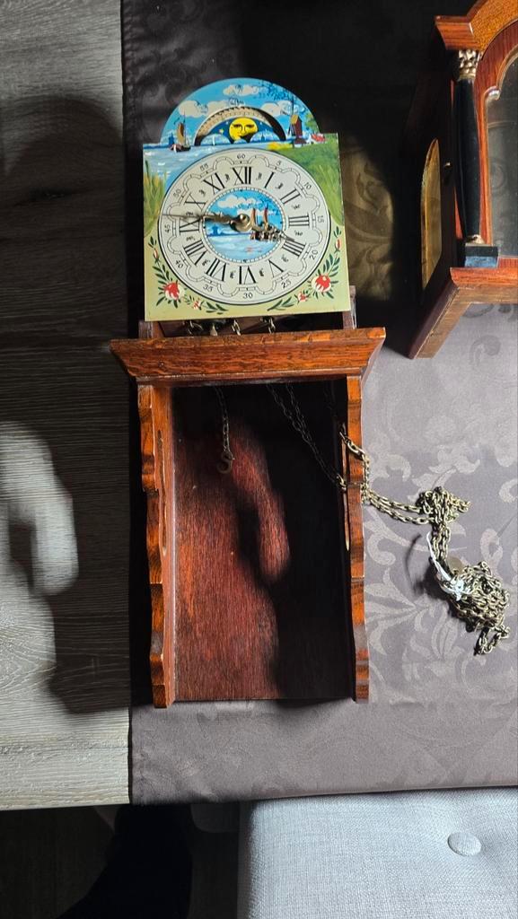 Koekoeksklok met handgeschilderde details, Antiek en Kunst, Antiek | Klokken, Ophalen of Verzenden