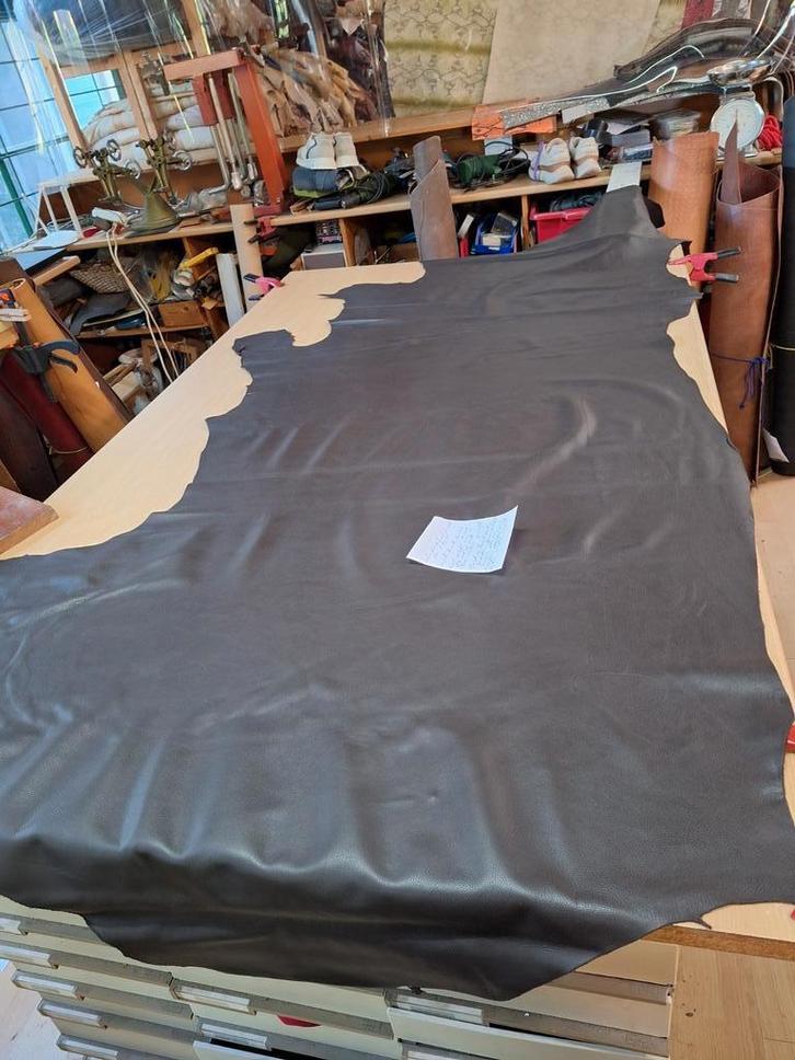 Halve grootte rundshuid 25 voet, Nu 67,50 euro., Hobby en Vrije tijd, Stoffen en Lappen, Nieuw, Leer of Kunstleer, 30 tot 120 cm