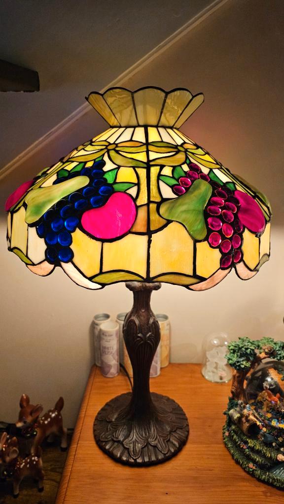 Prachtige Grote Tiffany lamp🍇In Mooie staat🍇🍇Hoogte 61cm, Huis en Inrichting, Lampen | Tafellampen, Zo goed als nieuw, 50 tot 75 cm