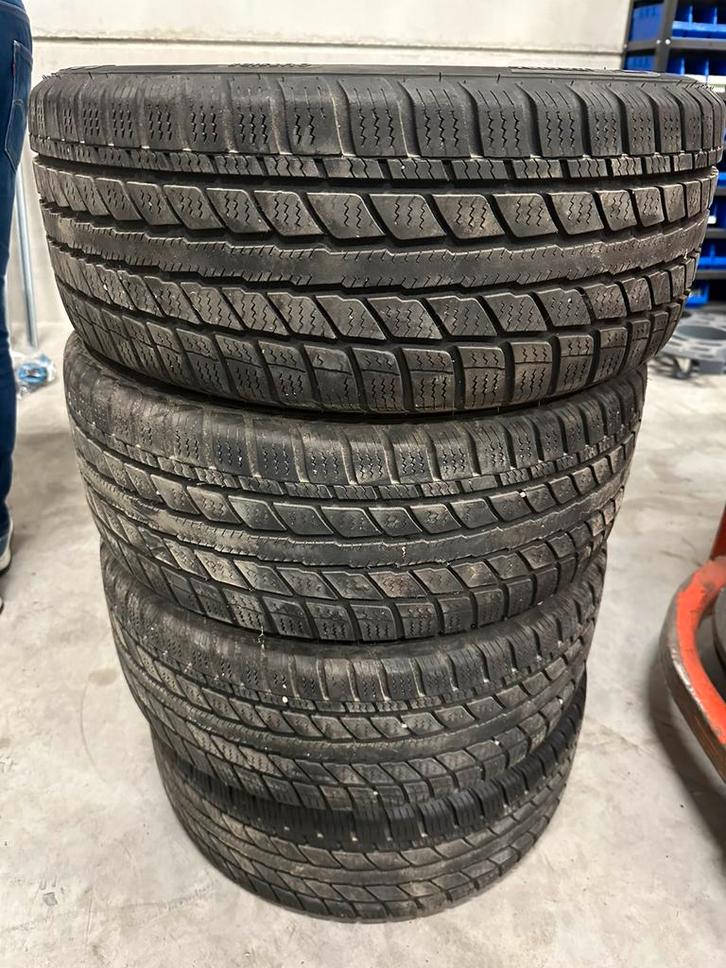 4 winterbanden van het merk GT Radial in de maat 205 50 16, Auto-onderdelen, Banden en Velgen, Band(en), Winterbanden, 16 inch