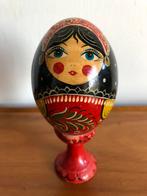 Oud handgeschilderde Russisch ei op voet., Antiek en Kunst, Ophalen of Verzenden