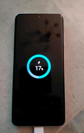 Samsung galaxy s20 telefoon werkt naar behoren. beschikbaar voor biedingen