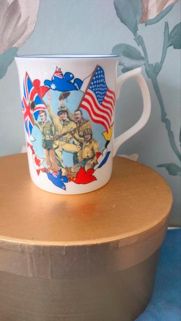 Vintage V.E. Day / V.J. Day Herdenkingsmok beschikbaar voor biedingen
