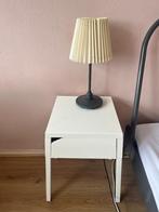 Bedside table + Lamp, Huis en Inrichting, Ophalen, Zo goed als nieuw, Hout